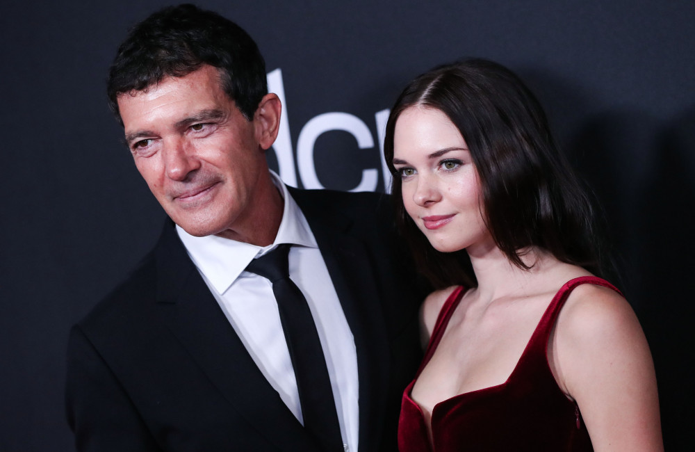 Antonio Banderas elogia la figlia Stella che ha sposato il suo compagno di lunga data