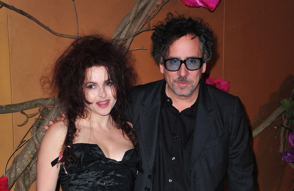 Helena Bonham Carter dice che Tim Burton la disegnava mentre stava “dando alla luce” un figlio