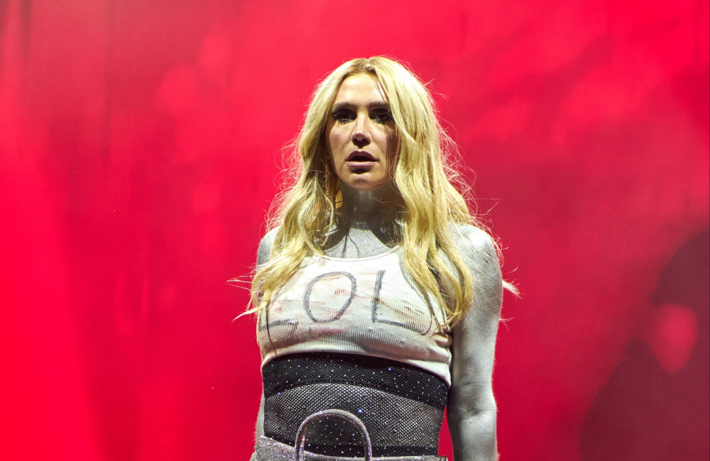 Kesha ha lasciato il fidanzato per sentirsi “libera”
