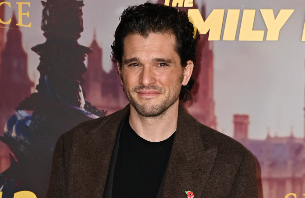 Kit Harington è nudo per la maggior parte della stagione 4 di Industry, ma è ‘colpa sua’