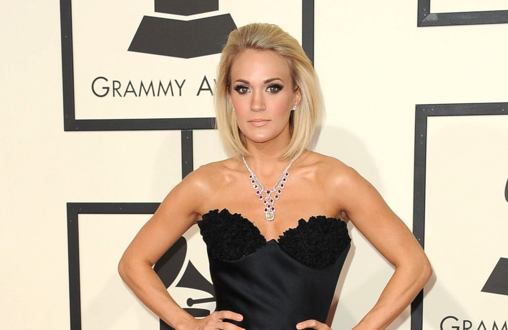 Carrie Underwood rimane con i piedi per terra grazie alla fede