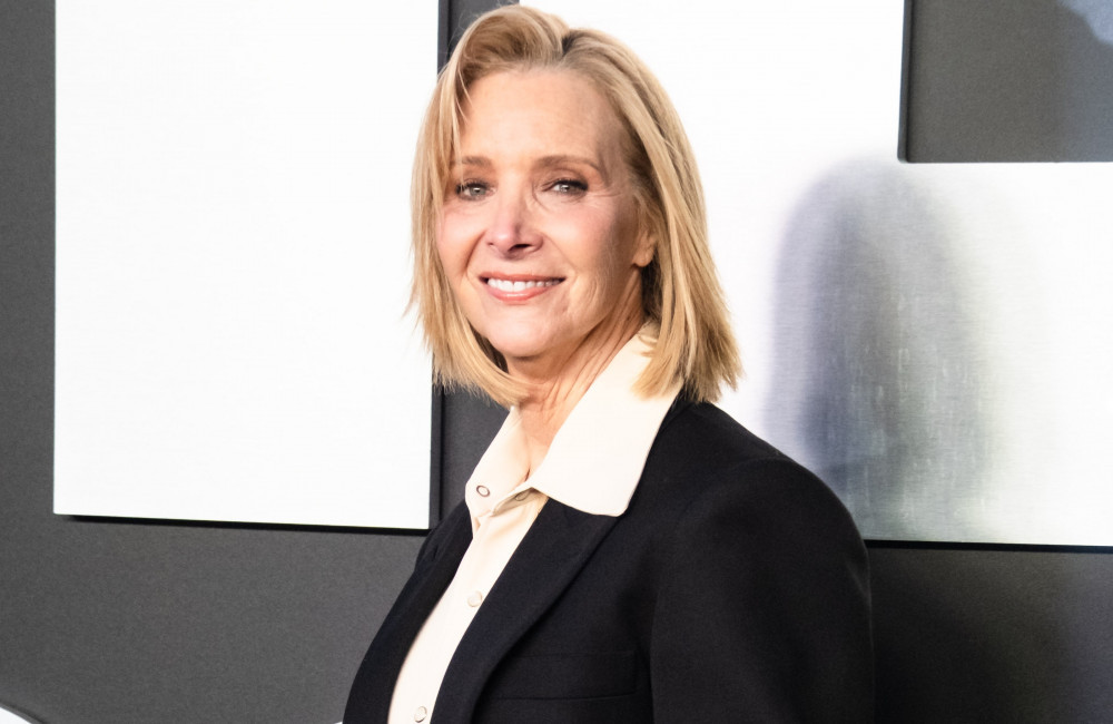 Lisa Kudrow elogia Matthew Perry dopo aver rivisto Friends quasi tre anni dopo la sua morte