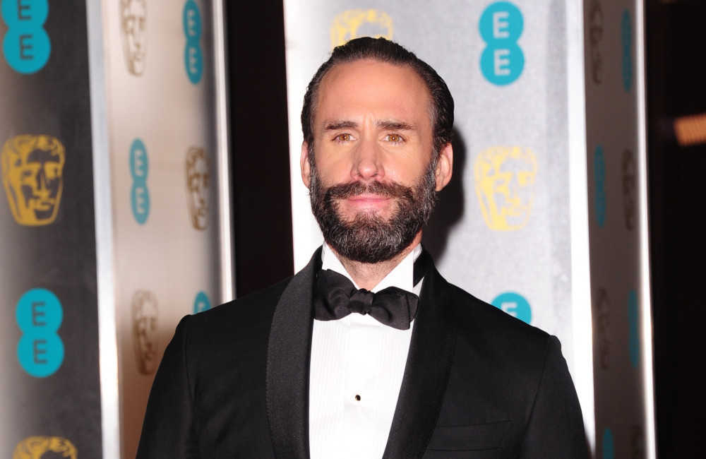 Cosa rende la genitorialità ‘impossibile’ secondo Joseph Fiennes?