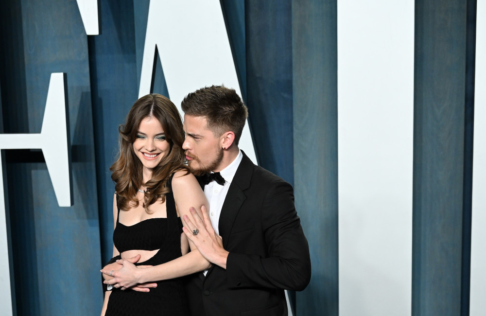 Barbara Palvin e Dylan Sprouse aspettano il loro primo figlio insieme