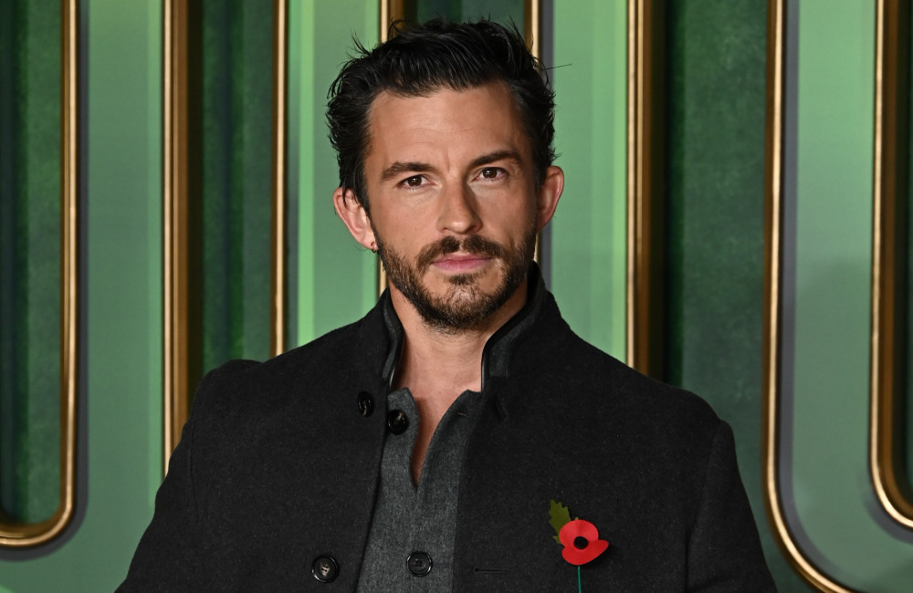Jonathan Bailey temeva che essere gay ‘sarebbe stato un ostacolo’ per la sua carriera