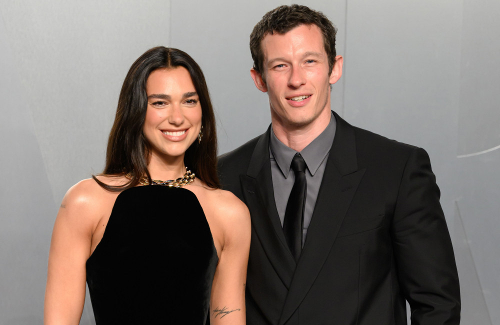 Dua Lipa e Callum Turner versano una donazione per i residenti di Palermo