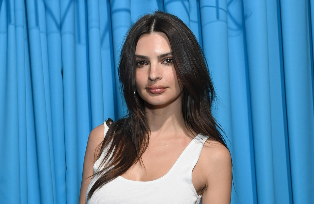 Emily Ratajkowski firma un contratto da ‘sette cifre’
per un libro sulla sua vita sessuale