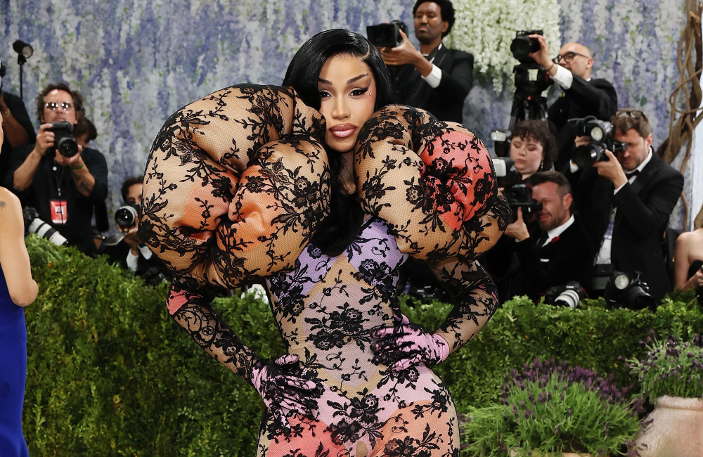 Cardi B si è ridotta le iniezioni ai glutei