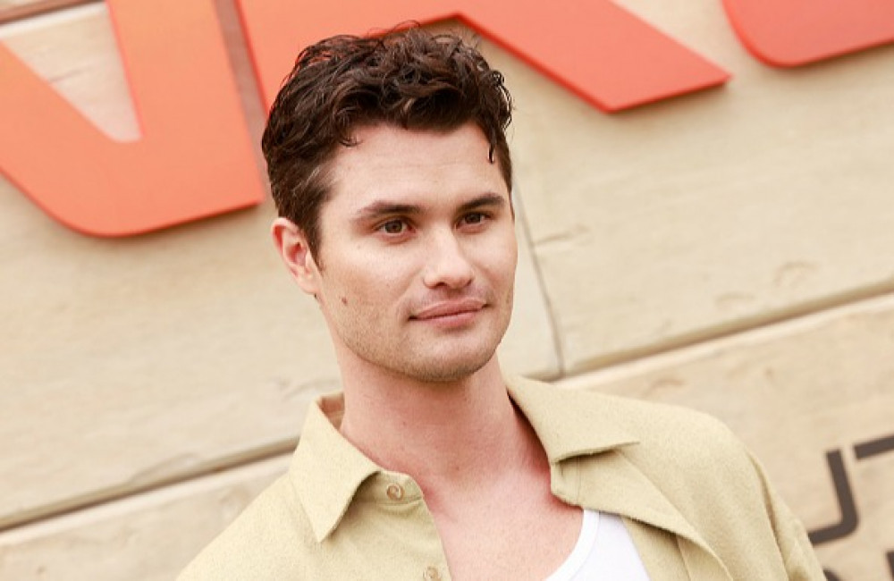 La star di Outer Banks Chase Stokes ha faticato a gestire le pressioni della fama
