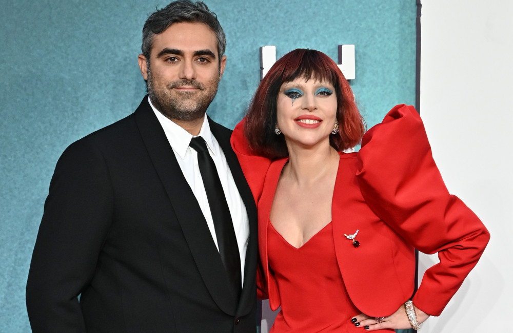 Lady Gaga ‘accoglie il suo primo bambino’
