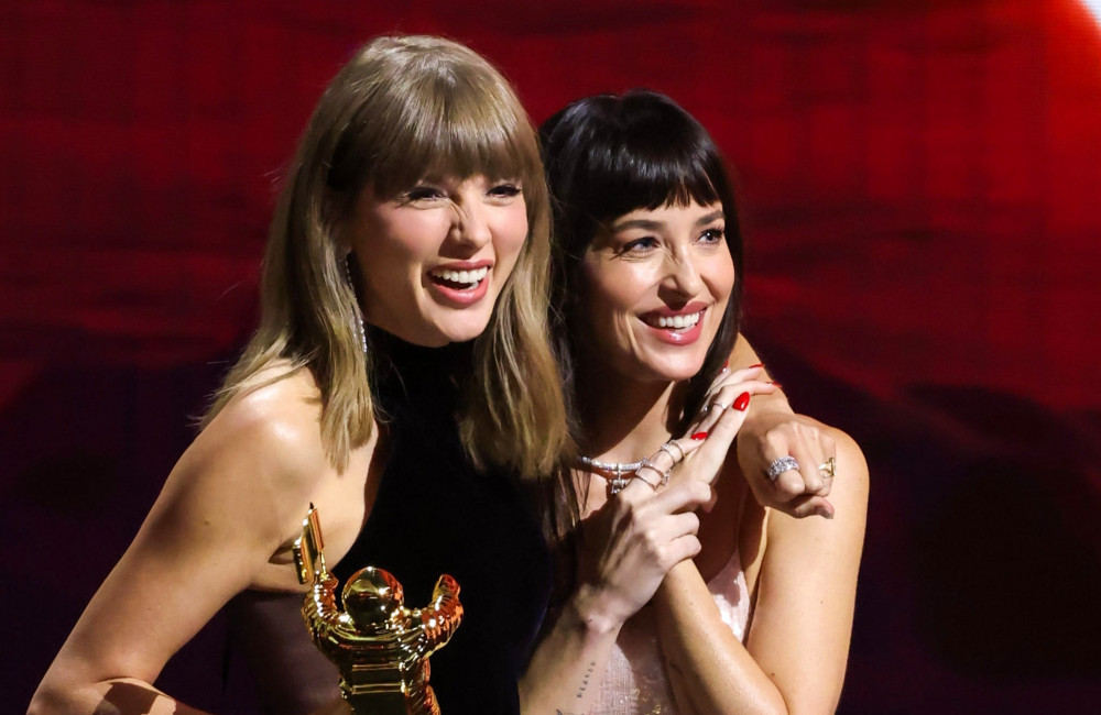 Dakota Johnson e Taylor Swift parlano ‘molto’ di true crime