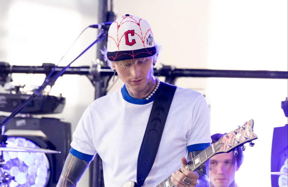 MGK interviene su un post ‘falso’ su X in cui esprimeva rimpianti per la rottura con Megan Fox