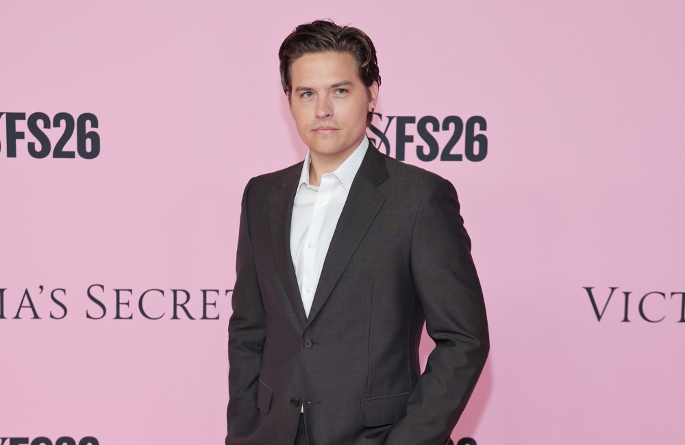 Dylan Sprouse è ‘stanco’ e si chiede dove Barbara Palvin trovi tutte queste energie dopo il parto